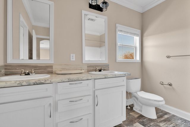 228 County Road 4647, Hondo, TX 78861