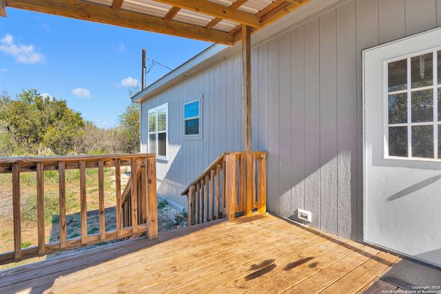 228 County Road 4647, Hondo, TX 78861