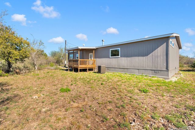228 County Road 4647, Hondo, TX 78861