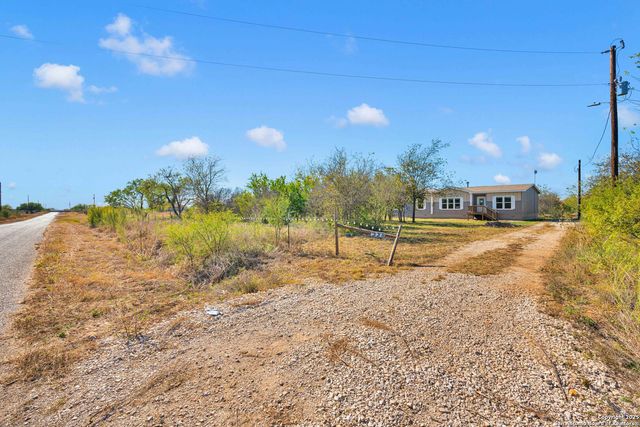228 County Road 4647, Hondo, TX 78861