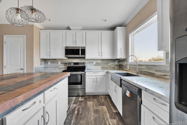 228 County Road 4647, Hondo, TX 78861