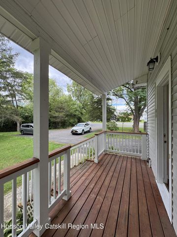 44 Apple Meadow Road, Hudson, NY 12534