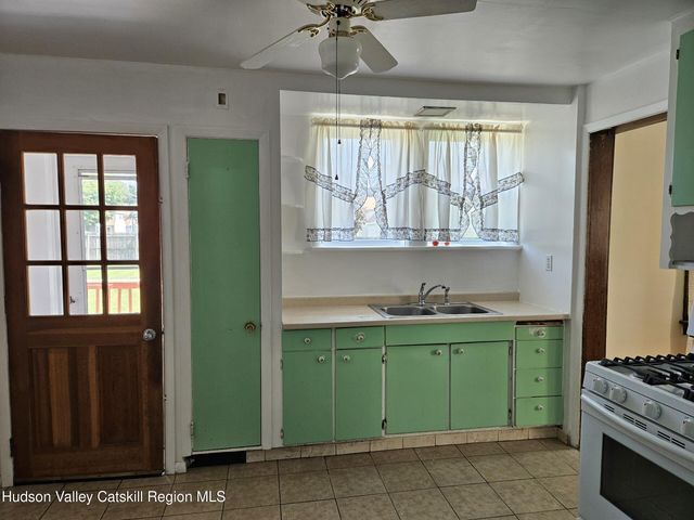 44 Apple Meadow Road, Hudson, NY 12534