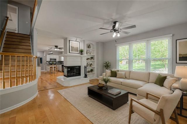 6913 RED OAK Drive, Shawnee, KS 66217