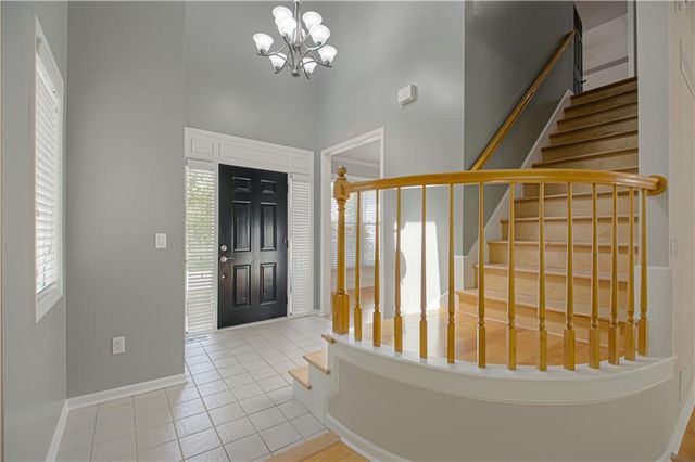 6913 RED OAK Drive, Shawnee, KS 66217