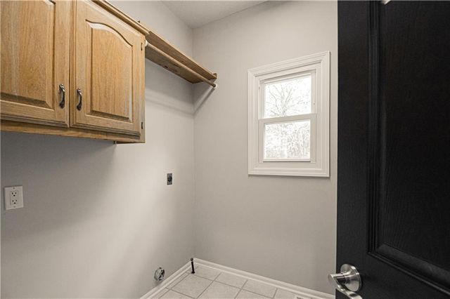 6913 RED OAK Drive, Shawnee, KS 66217