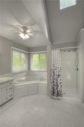 6913 RED OAK Drive, Shawnee, KS 66217