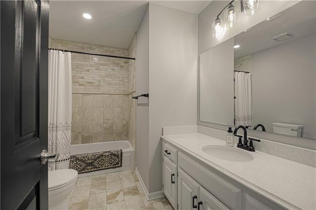 6913 RED OAK Drive, Shawnee, KS 66217