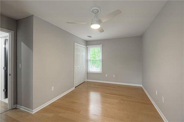 6913 RED OAK Drive, Shawnee, KS 66217