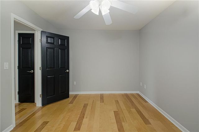 6913 RED OAK Drive, Shawnee, KS 66217