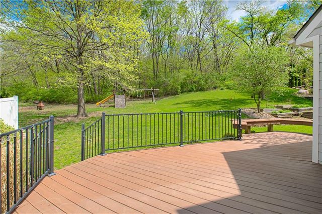 6913 RED OAK Drive, Shawnee, KS 66217