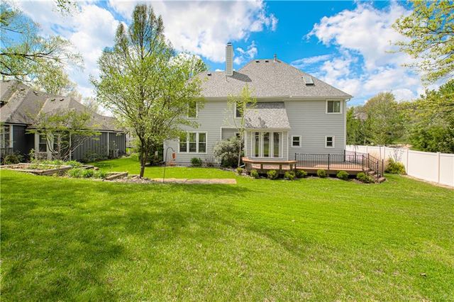 6913 RED OAK Drive, Shawnee, KS 66217