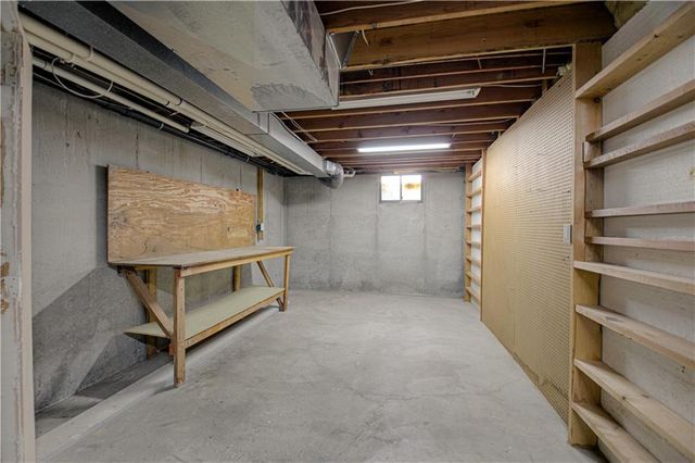 6913 RED OAK Drive, Shawnee, KS 66217