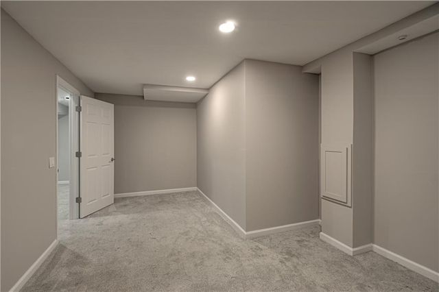 6913 RED OAK Drive, Shawnee, KS 66217