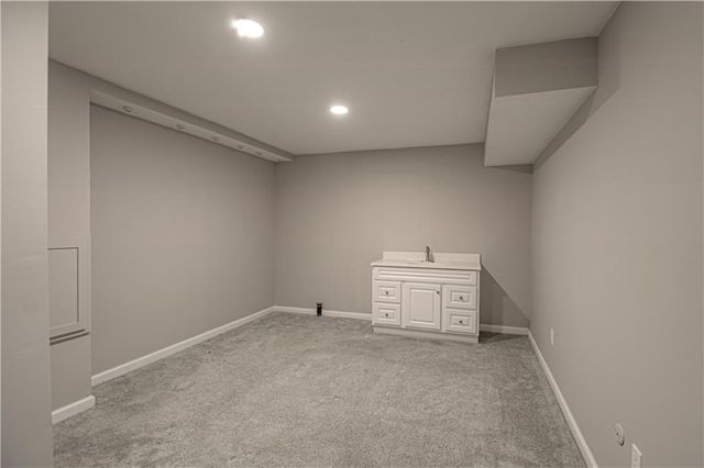 6913 RED OAK Drive, Shawnee, KS 66217