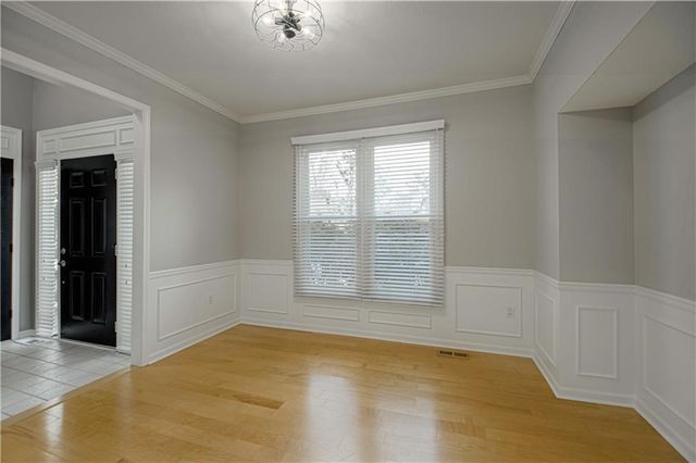 6913 RED OAK Drive, Shawnee, KS 66217