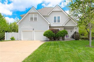 6913 RED OAK Drive, Shawnee, KS 66217