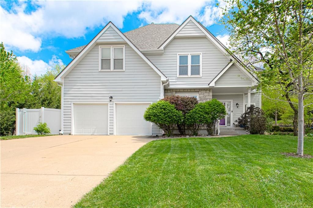 6913 RED OAK Drive, Shawnee, KS 66217