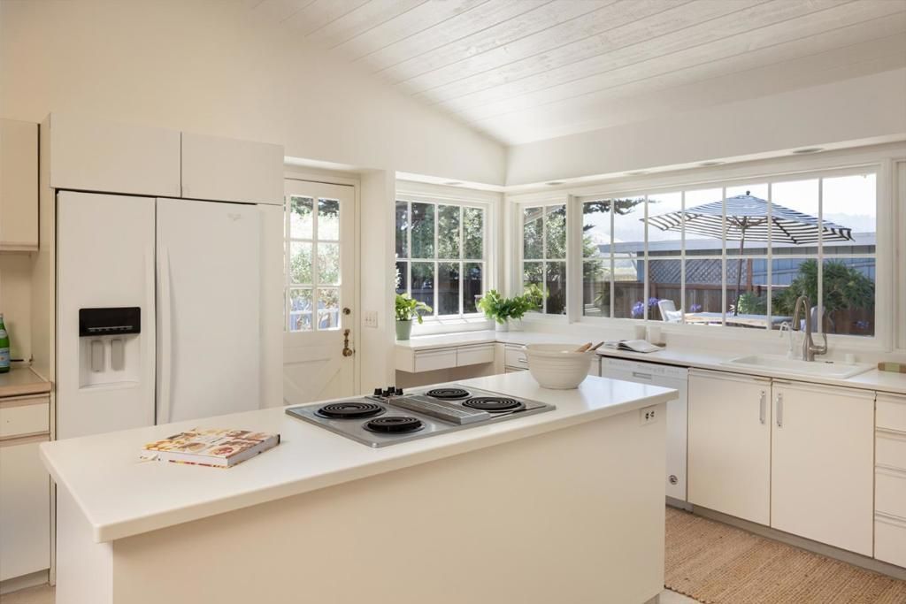 Image 7 of property listing at 26346 River Park Place, Carmel, CA 93923
