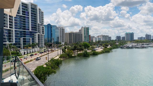688 GOLDEN GATE POINT 202, Sarasota, FL 34236