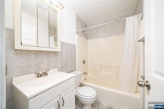 54 Chestnut Street, Weehawken, NJ 07086