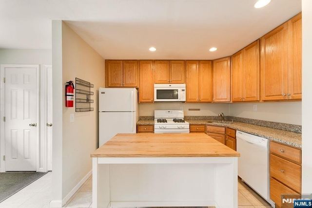 54 Chestnut Street, Weehawken, NJ 07086