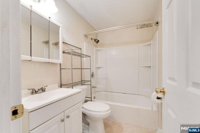 54 Chestnut Street, Weehawken, NJ 07086