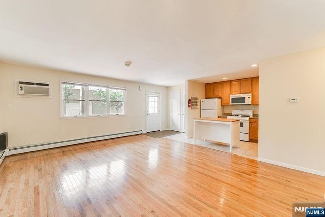 54 Chestnut Street, Weehawken, NJ 07086