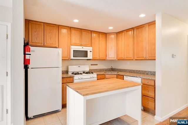 54 Chestnut Street, Weehawken, NJ 07086