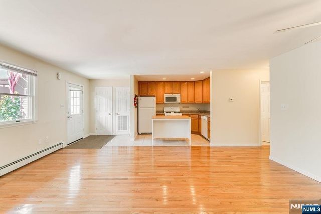 54 Chestnut Street, Weehawken, NJ 07086