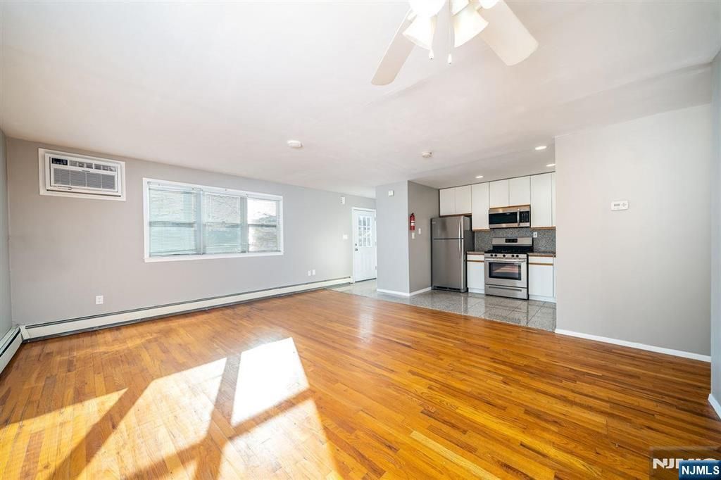 54 Chestnut Street, Weehawken, NJ 07086