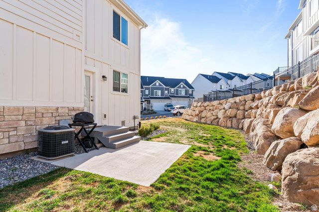 1022 W SHADOW BROOK LN, Lehi, UT 84048