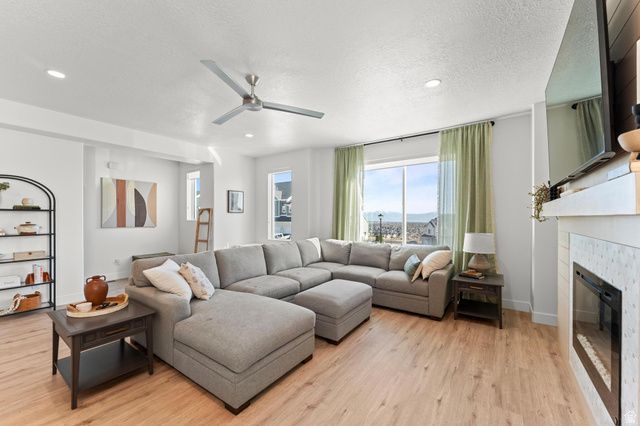 1022 W SHADOW BROOK LN, Lehi, UT 84048