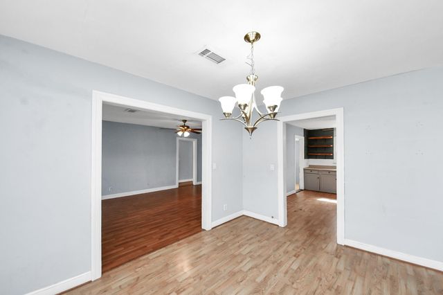 1203 17th Avenue N, Texas City, TX 77590