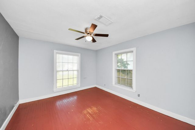 1203 17th Avenue N, Texas City, TX 77590