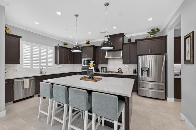 768 Overstone Avenue, Madera, CA 93636