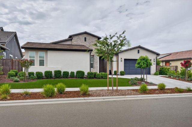 768 Overstone Avenue, Madera, CA 93636
