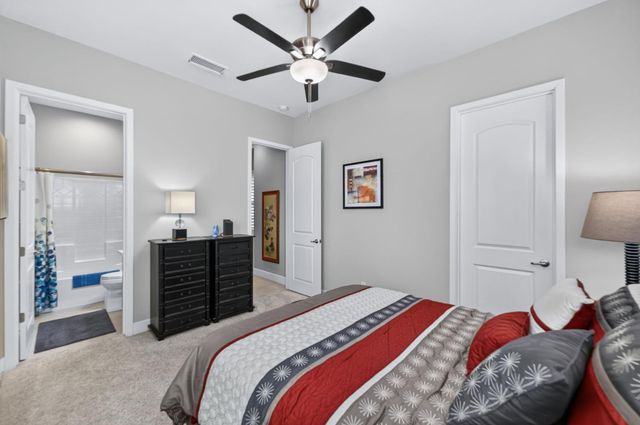 768 Overstone Avenue, Madera, CA 93636