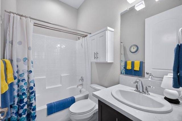 768 Overstone Avenue, Madera, CA 93636