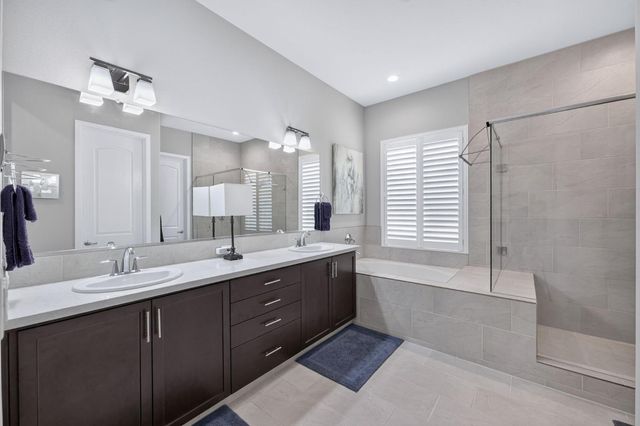 768 Overstone Avenue, Madera, CA 93636