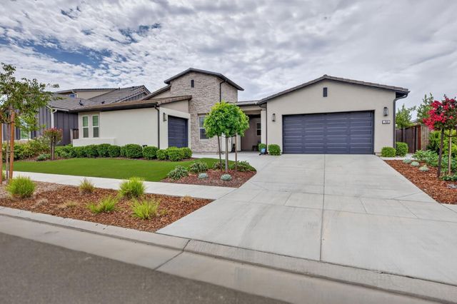 768 Overstone Avenue, Madera, CA 93636