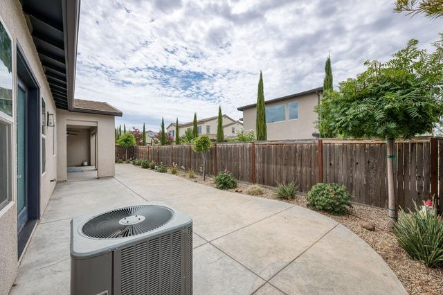 768 Overstone Avenue, Madera, CA 93636