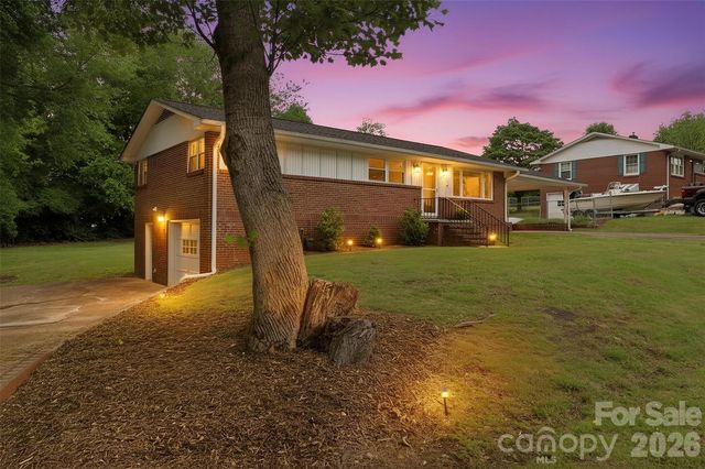 88 36th Street NW, Hickory, NC 28601