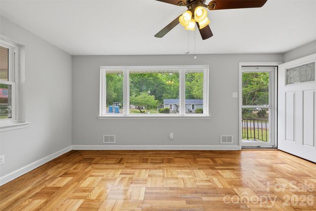 88 36th Street NW, Hickory, NC 28601