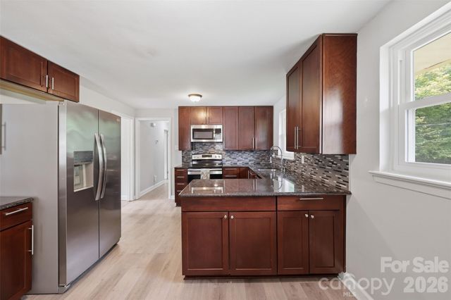 88 36th Street NW, Hickory, NC 28601