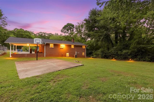 88 36th Street NW, Hickory, NC 28601