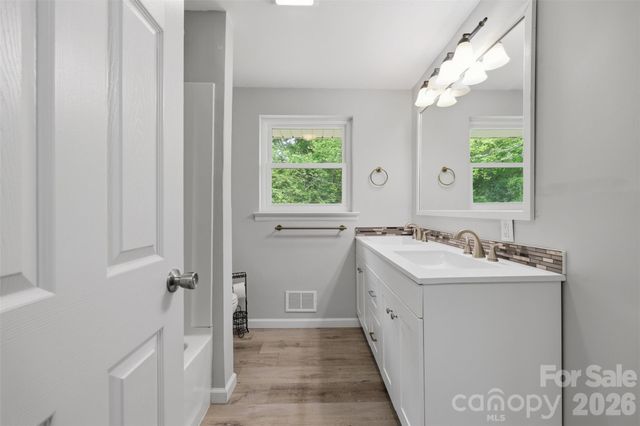 88 36th Street NW, Hickory, NC 28601