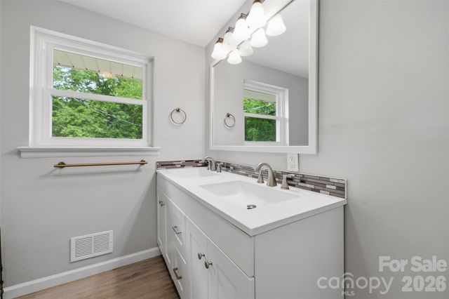 88 36th Street NW, Hickory, NC 28601