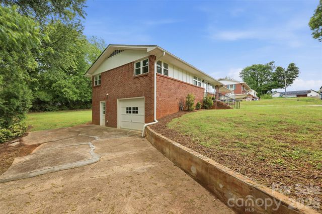 88 36th Street NW, Hickory, NC 28601
