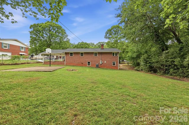 88 36th Street NW, Hickory, NC 28601
